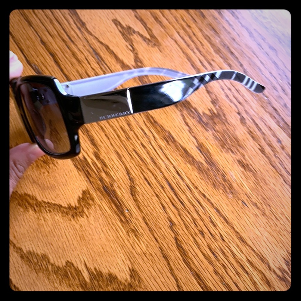 Burberry sunglasses black square
